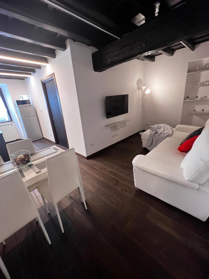 Lu.Ni. Guesthouse Roma ภายนอก รูปภาพ